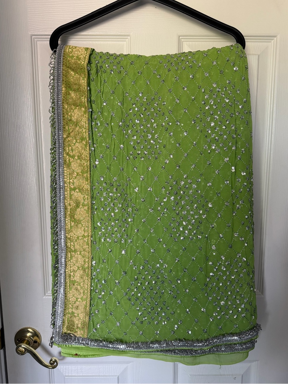 Green georgette saree blouse set - Picture 3 of 11